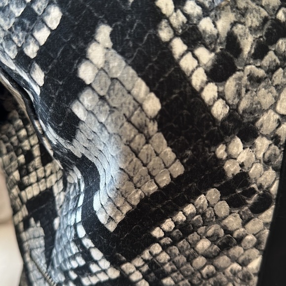 Michael Kors Snake Skin Print Jacket size 10P - Picture 3 of 11